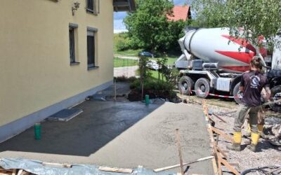Das Betonieren des Fundaments fand statt.